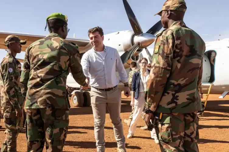 Vom Baltikum bis Asien und in Nahost ist Thomas Hitschler für die Regierung unterwegs. Hier beim Besuch in Niger vor einem Jahr.