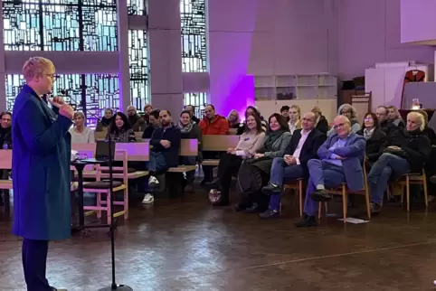 Glückliche Pfarrerin: Kerstin Bartels beim Start des Projekts in der Matthäuskirche.