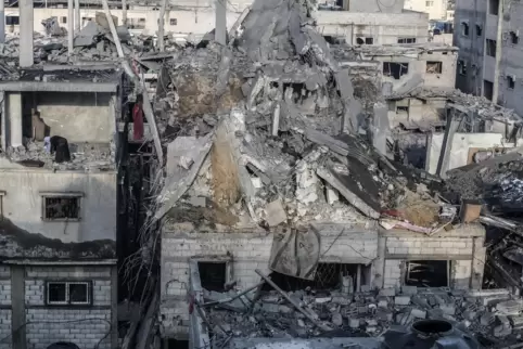 Zerstörte Gebäude nach israelischem Luftangriff in Chan Junis.
