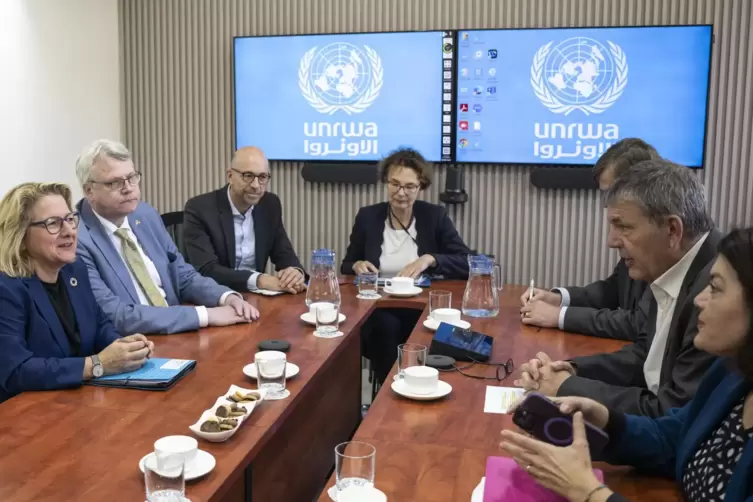 Svenja Schulze, Bundesministerin für wirtschaftliche Zusammenarbeit und Entwicklung (links), sagte UNRWA-Chef Philippe Lazzarini