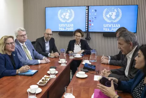 Svenja Schulze, Bundesministerin für wirtschaftliche Zusammenarbeit und Entwicklung (links), sagte UNRWA-Chef Philippe Lazzarini