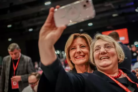 Einfach gute Stimmung: Die rheinland-pfälzische Ministerpräsidentin Malu Dreyer (links) und die Parlamentarische Geschäftsführer
