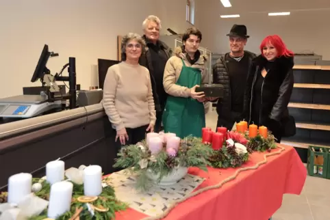 Von links: Betriebsleiter-Ehepaar Maria Burgmaier-Danner und Richard Danner, David Steiner, Spender Mathias Stauffer und Mery Ma