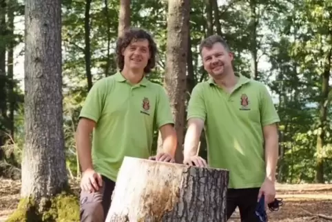 Sind seit ihrer Kindheit gerne im Wald unterwegs: Steffen Barthel (links) und Christian Schmidt. 