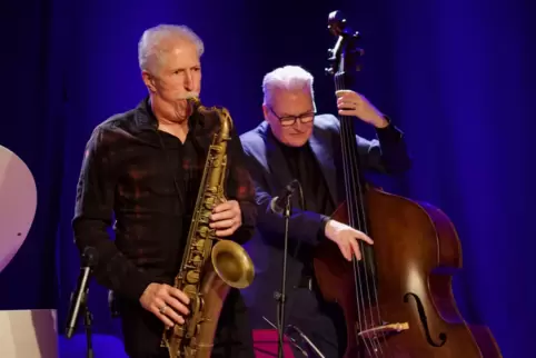 Gefeierter Star im Gleis 4: Bob Mintzer am Saxophon kam mit einer kleinen Besetzung aus der WDR Big Band, darunter auch John Gol