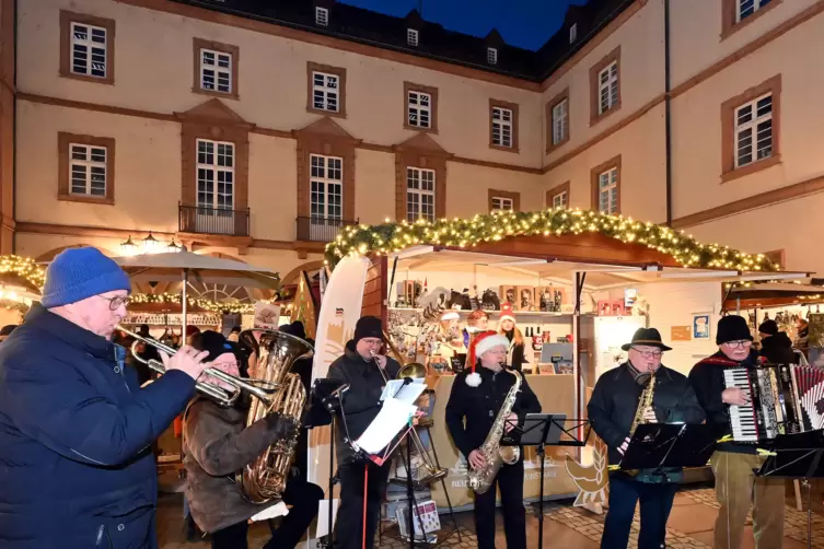 Musiker auf dem Weihnachtsmarkt Neustadt