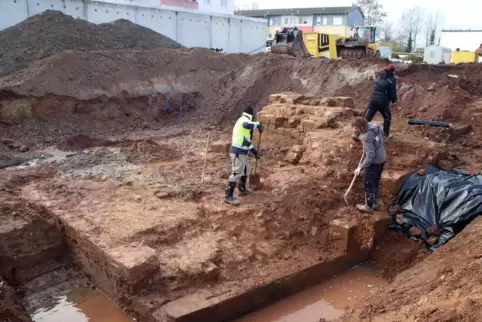 Das erste Stück der Schleuse ist erstaunlich gut erhalten. 