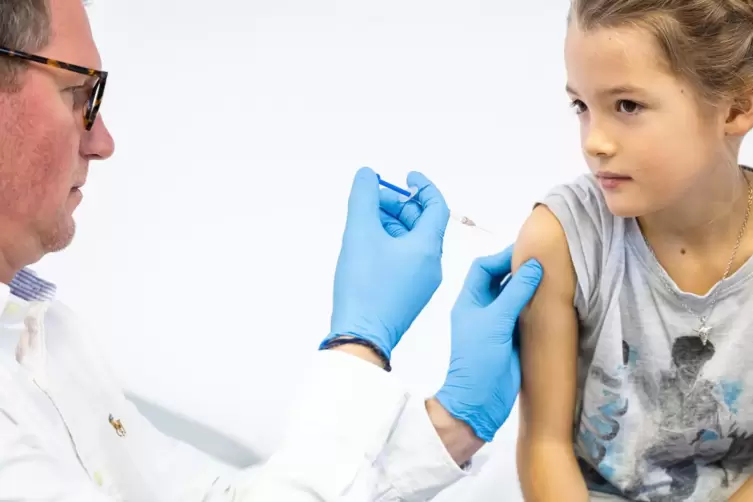 Eine Impfung kann verhindern, dass eine Grippe schwer verläuft. Kinder mit bestimmten Erkrankungen profitieren darum von dem Pik