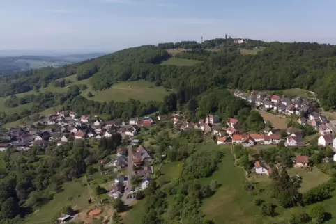 Die Gemeinde Föckelberg aus der Luft. 