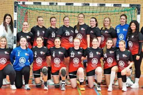 Die Mannschaft der FSG Kaiserslautern-Dansenberg in ihren neuen Trikots. 