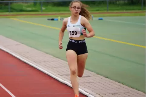 Carlotta Meyer von der TG, hier in der Freiluftsaison, siegte über 800 m der U20.