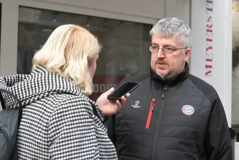 Christian Bodenschatz im Gespräch mit RHEINPFALZ-Mitarbeiterin Tanja Daub. 