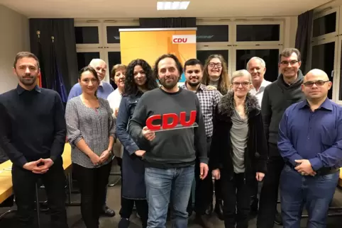 Das CDU-Team, vorne in der Mitte Nord-Ortsvorsteherkandidat Anthimos Dimitriadis. 