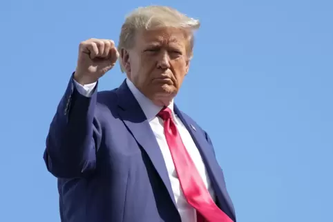 Seine Republikaner zweifeln am Sinn der amerikanischen Ukraine-Hilfen oder lehnen sie ganz ab: Ex-US-Präsident Donald Trump.