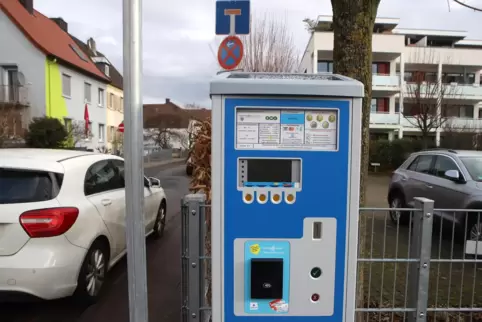 Unter anderem in der Erlenbachstraße steht nun ein Parkautomat. 