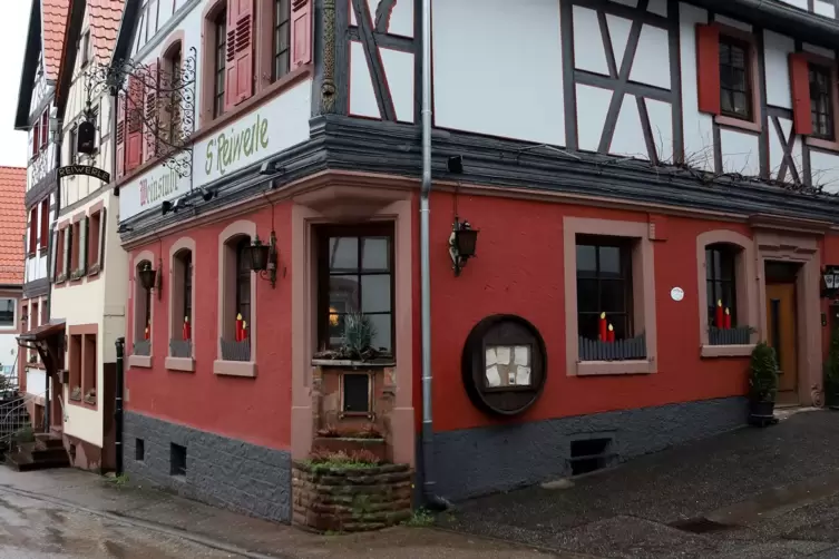 Die Mystic-Band trat in der Gastst&auml;tte &bdquo;s&rsquo;Reiwerle&ldquo; in Annweiler auf. 