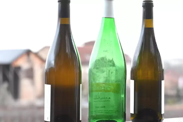 In der Pfalz nicht nur f&uuml;r Schorle beliebt: Wein aus Literflaschen. 
