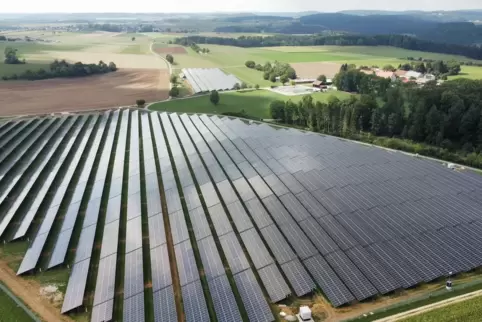 Der Solar- und Windkraft-Entwickler Juwi trägt zum MVV-Wachstum bei. Hier der von Juwi realisierte Solarpark Heuhof in Heudorf i