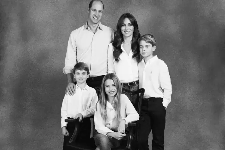 Eine schrecklich normale Familie: Die Weihnachtskarte von Prinz William – und Kate. 