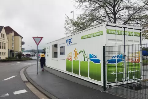 Beispiel für einen Stromspeicher: Dieser Container steht am Baubetriebshof in Homburg.