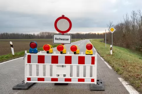 Gesperrt: die Kreisstraße im Reffenthal Richtung Kollerinsel. 