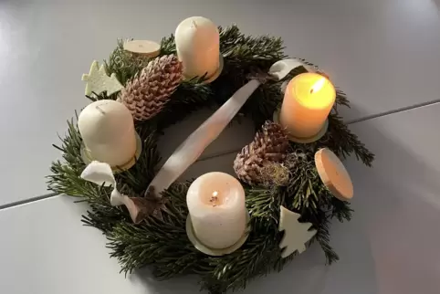 Das „Corpus delicti“: der Adventskranz der Wormser Polizei.