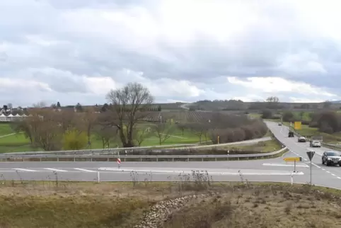 An den jetzigen B271-Anschluss Kirchheim-Ost sollen auch die Trasse der B271 neu und die Abfahrt nach Dackenheim angehängt werde