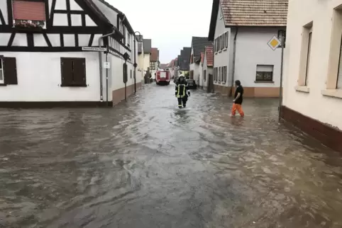 Juni 2017: Überflutungen in Lachen-Speyerdorf nach einem Gewitter.