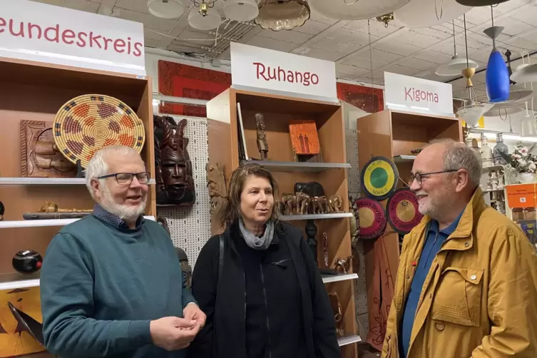 Mitglieder des Vorstands des Freundeskreises Ruhango-Kigoma (von links): 2. Vorsitzender Dietmar Wenzel, Vorsitzende Dorothea Ki