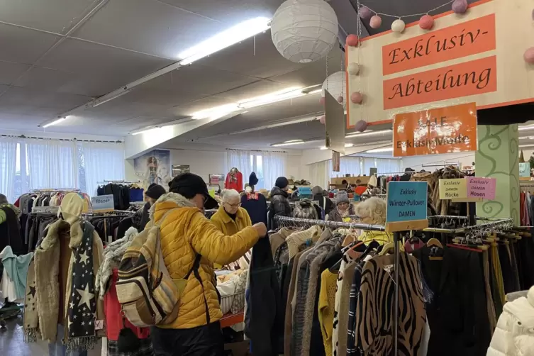 Textilien sind am st&auml;rksten nachgefragt im Ruhango Markt. Dorothea Kischkel hat eine Exklusiv-Abteilung eingerichtet. Dort finde