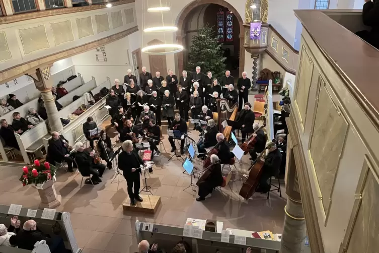 Die Bezirkskantorei Kirchheimbolanden-Winnweiler unter Leitung von Bezirkskantor Martin Reitzig wurde beim großen Konzert am dri