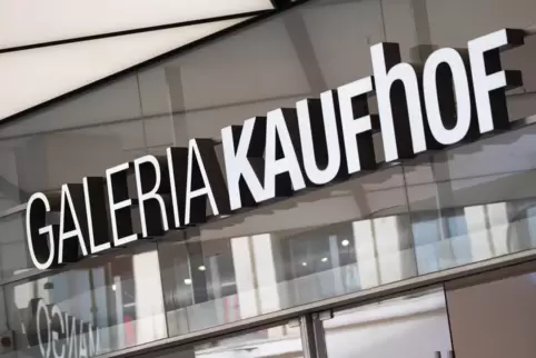Die Signa Holding GmbH des österreichischen Unternehmers René Benko hat ein Insolvenzverfahren angekündigt. Zur Unternehmensgrup