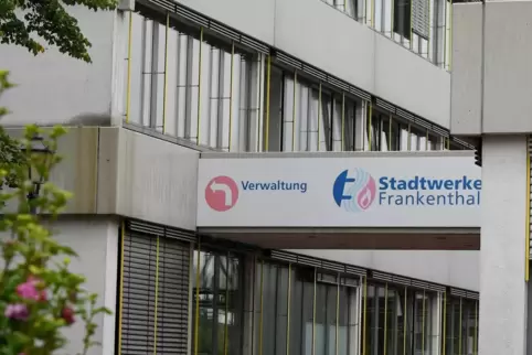 Frühestens im Sommer 2024 kann der geplante Umbau des alten Stadtwerke-Gebäudes zur Asylunterkunft beginnen.