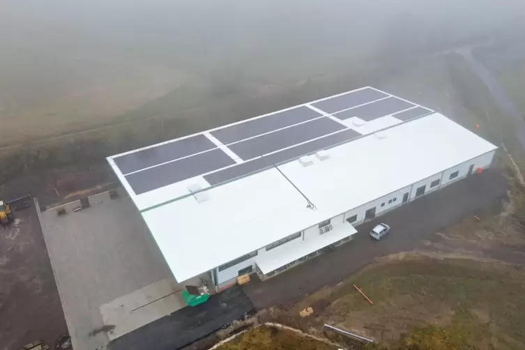 Die neue Halle der Hof am Weiher AG auf der Konker Erlenh&ouml;he soll in der ersten Januar-Woche bezogen werden. Der Weg zum Kulinar