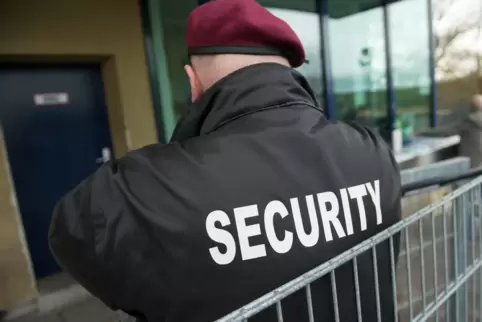 Eine Flüchtlingsunterkunft wie die im Pfalzring braucht einen Sicherheitsdienst, findet die Mehrheit des Gemeinderats. 