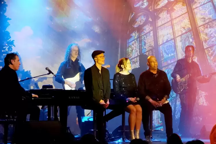 Die Kulisse der Show war teils sakral gestaltet. 