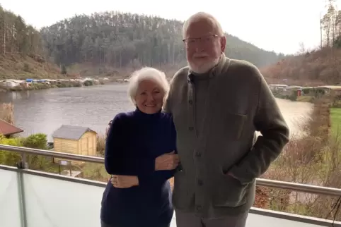Waltraud und Günther Jacobi haben von ihrer Hochzeit nur ein einziges Foto trozt Fotograf – und das dank der RHEINPFALZ.
