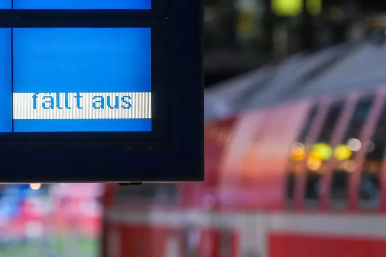 Derzeit fallen etwa sechs Prozent der Zugleistungen im Bereich der DB Regio Mitte krankheitsbedingt aus.