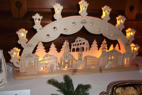 Torsten Orliks Lichterbogen mit Frankenthaler Motiven war bei der Aktion „Beweglicher Adventskalender“ der protestantischen Kirc