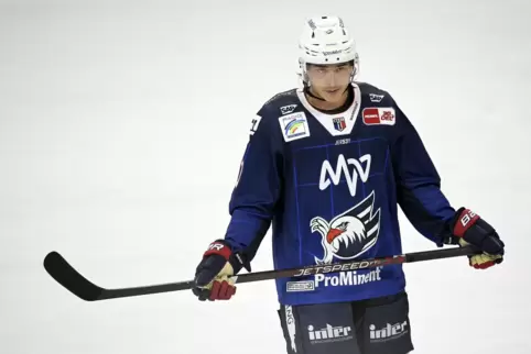 Der derzeitige Adler-Aufschwung ist auch mit seinem Namen verknüpft: Nationalspieler Daniel Fischbuch. 