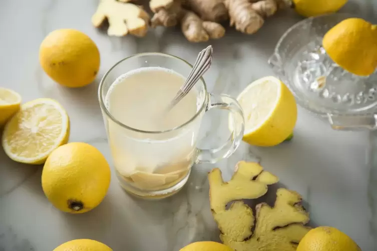 Heißer Ingwer-Zitronen-Tee