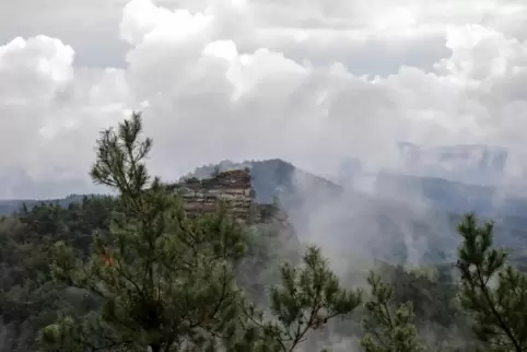 Die Verbandsgemeinde Hauenstein ist ein beliebtes Ziel für Wanderer. Hier der Ausblick vom Kühhungerfelsen bei Schwanheim auf de