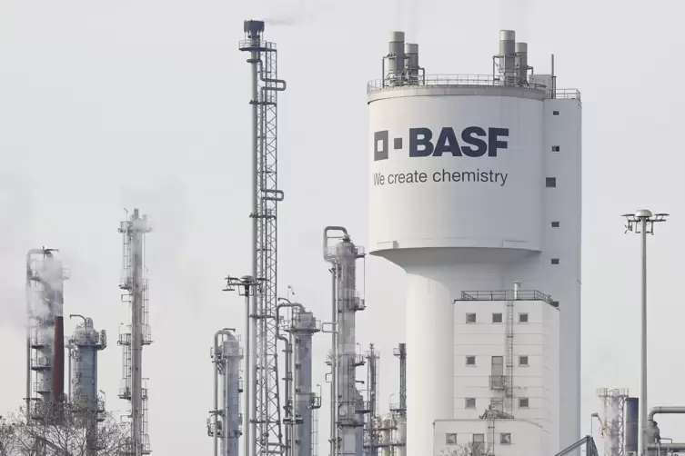 Das Geschäft der BASF mit Harbour Energy soll bis Ende 2024 unter Dach und Fach sein. 