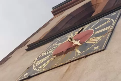 Unter anderem wurde das Ziffernblatt der Turmuhr ausgetauscht.