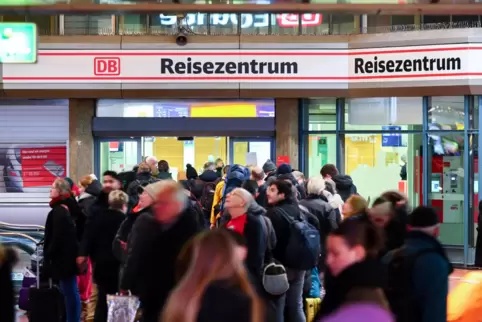 Wer heute mit der Bahn nach Hause will, hat schlechte Karten. Viele Züge fahren aufgrund des Sturms nicht.