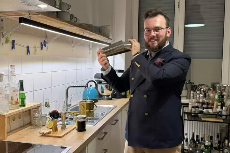 RHEINPFALZ-Redakteur Timo Benß in seiner heimischen Küche.