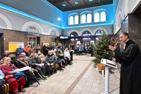 „Gott kommt zum Zug“: So übersetzt Dekan Andreas Rummel die Weihnachtsgeschichte der Bibel.
