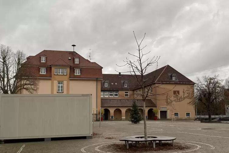 Die Dammschule bietet seit dem Schuljar 2022/2023 eine Ganztagsbetreuung an.