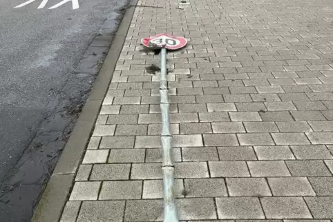 Das Verkehrsschild am Frantzplatz. 