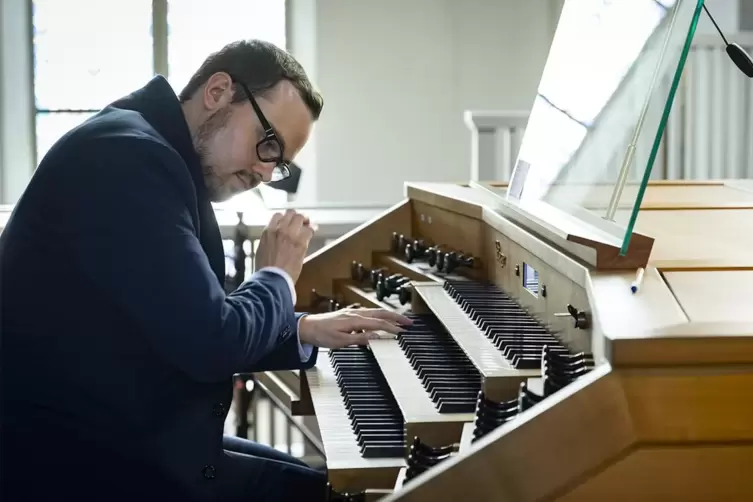 Lukas Euler ist Orgelenthusiast und trägt seine Begeisterung nun an der Frankfurter Musikhochschule weiter. 